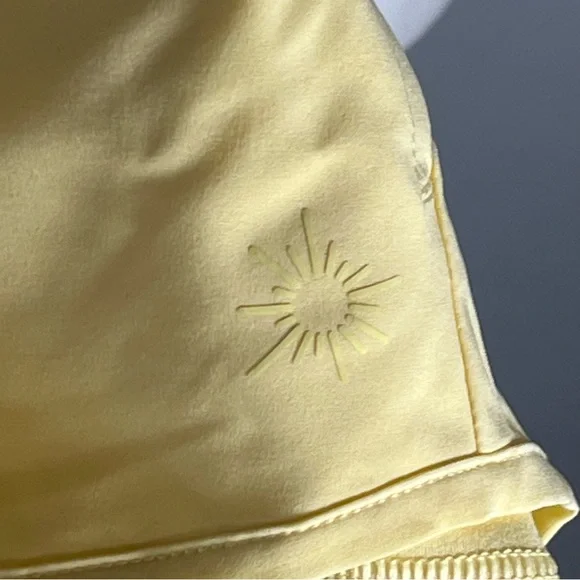 Offline By Aerie 2" Hot Stuff Shorts Butter Yellow Medium Lightweight Gym Run - Picture 6 of 8
